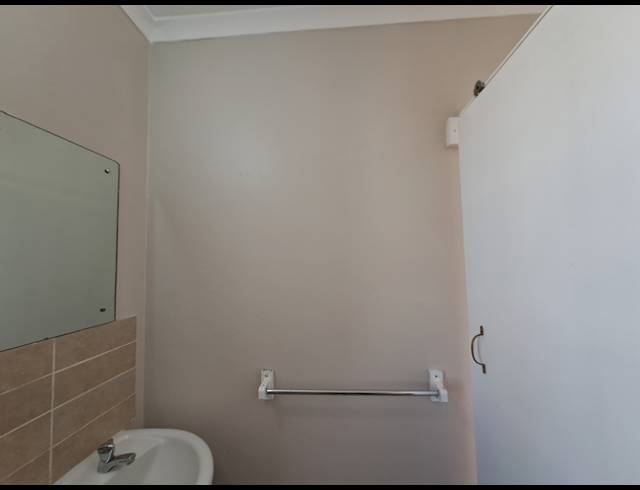 1 bed property to rent in ROUX PARK